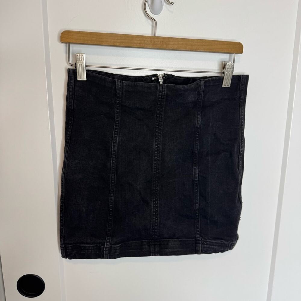 Free People Modern Femme Black Wash Stretch Denim Mini Skirt Size 4 - Picture 2 of 5